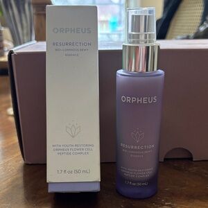 Resurrection Bio-Luminous Dewy Essence